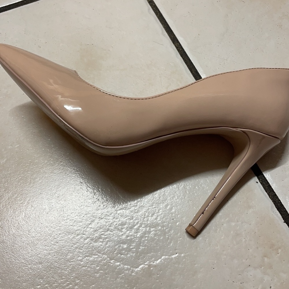 Shoes - Picture 4 of 8